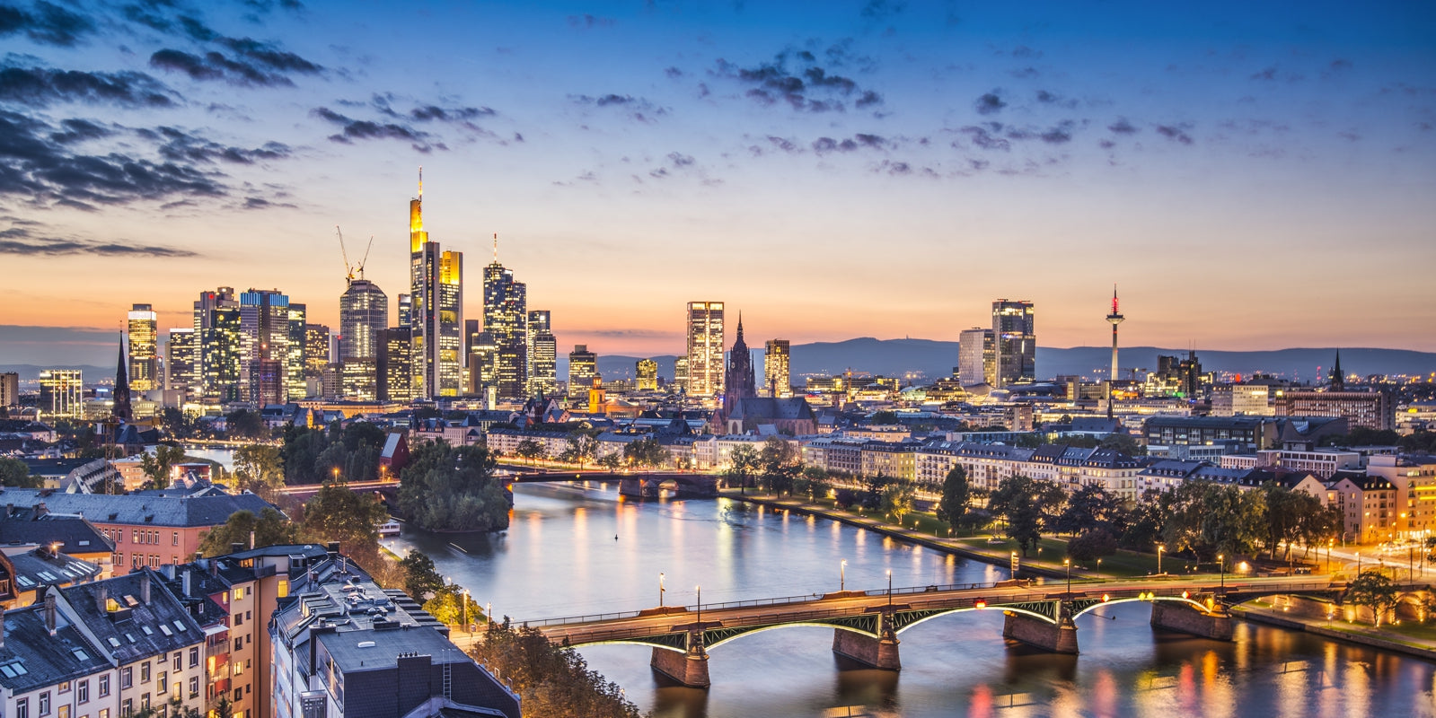 tap0498-1000x500-frankfurt-skyline-spargel-nacht