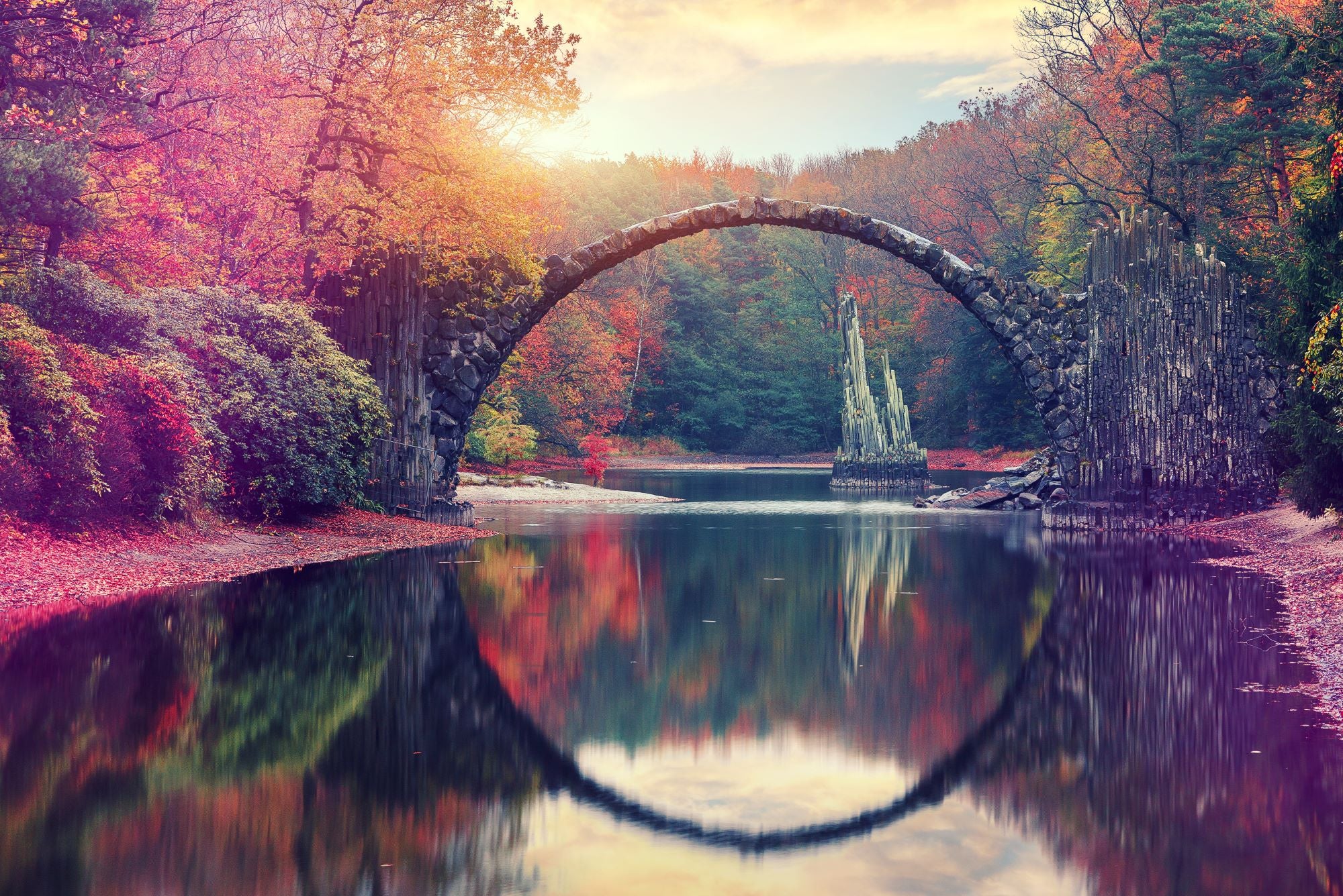 Vlies Tapete XXL Poster Fototapete Brücke im Herbst
