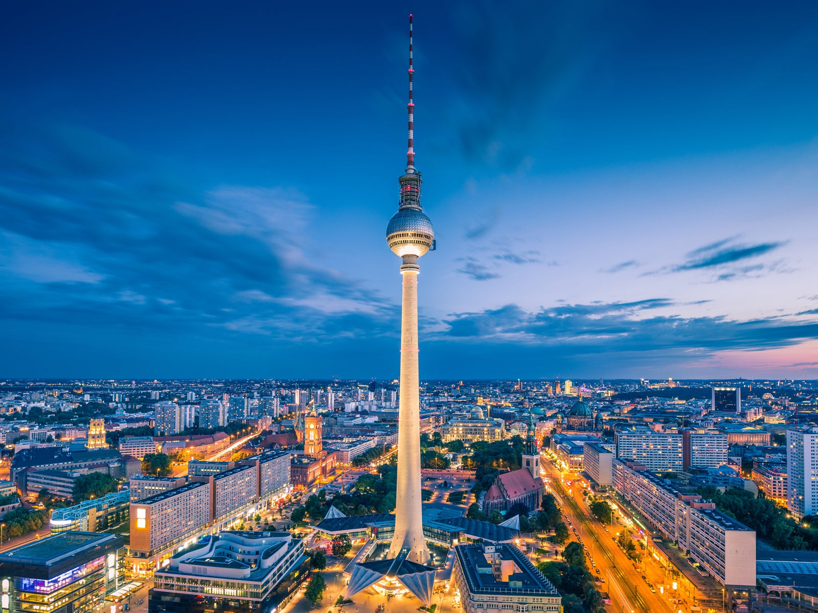 tap0502-1000x750-vlies-tapete-fototapete-berlin-fernsehturm-nacht